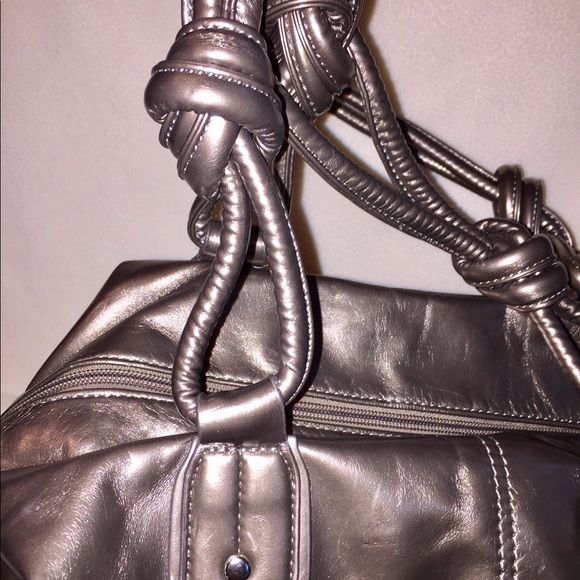 Emillie M Extra Large Shoulder Bag - Picture 4 of 8